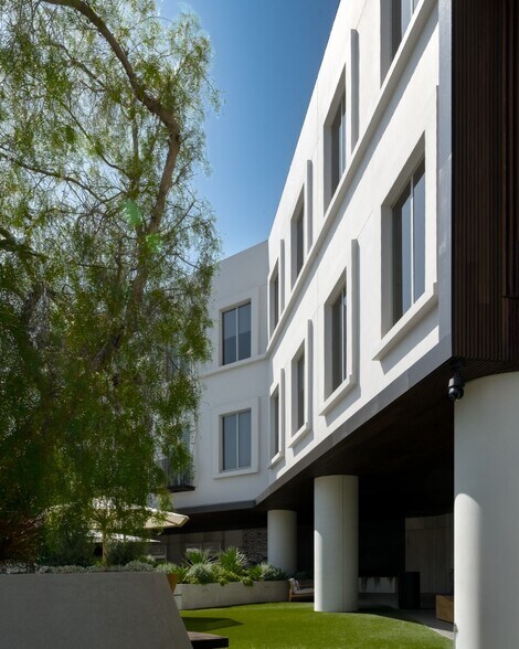 More Photos Of 11911 San Vicente Blvd, Los Angeles Office For Lease