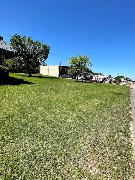 More Photos Of 2012 Broadway St, Pearland Land For Sale