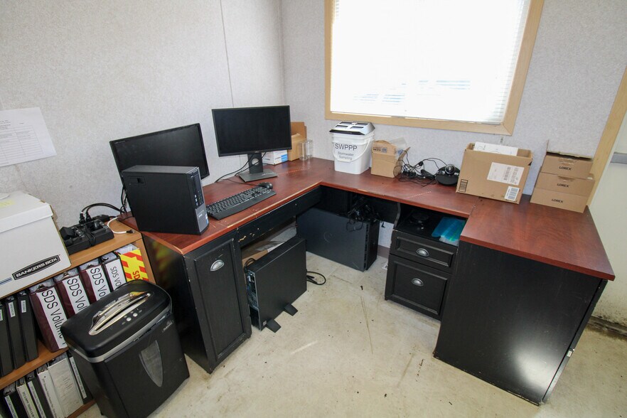 More Photos Of 5640 44th Ave S, Clinton Industrial For Sale