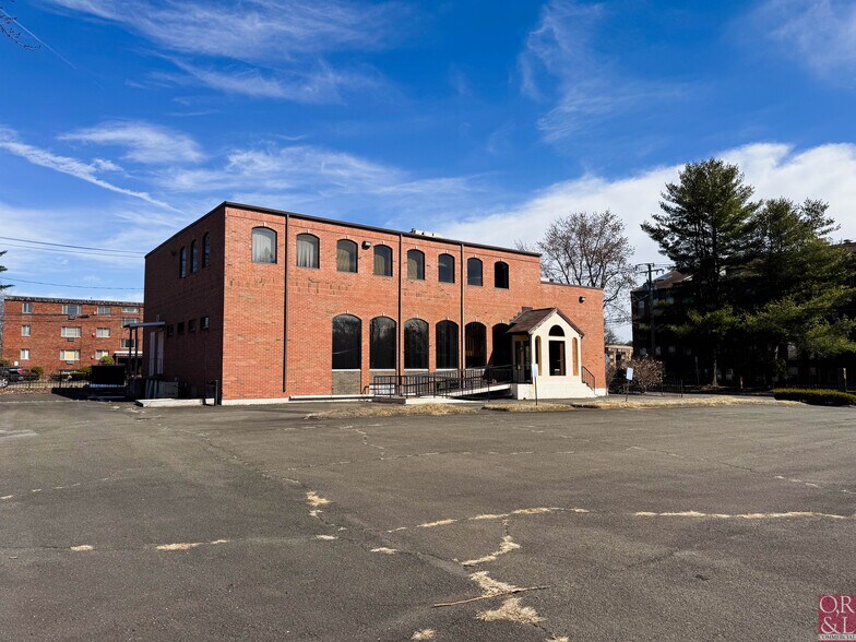 More Photos Of 199 Oakwood Ave, West Hartford Medical For Sale
