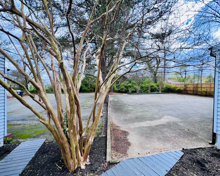 More Photos Of 6403 Mallory Dr, Richmond Office For Sale