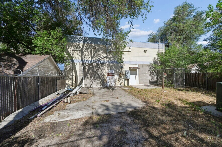 More Photos Of 319 N Bonfoy Ave, Colorado Springs Warehouse For Sale