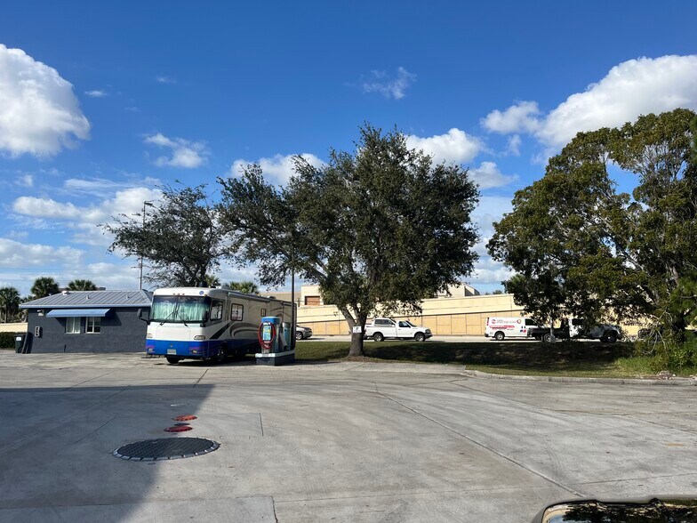 More Photos Of 15251 Convenience Way, Fort Myers Carwash For Lease