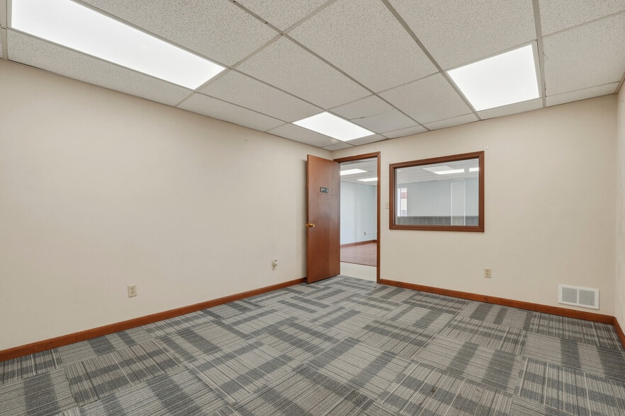 More Photos Of 3122 7th Ave, Charleston Office For Sale