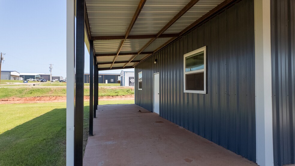 More Photos Of 11770 Black Sand Dr, Edmond Manufacturing For Sale