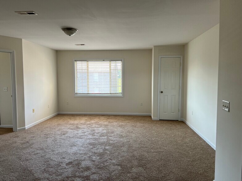 More Photos Of 502 Nandino Cir, Berea Apartments For Sale