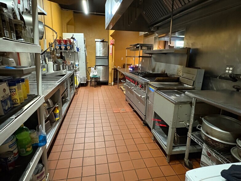 Primary Photo Of 12 Crane St, Southbridge Restaurant For Lease