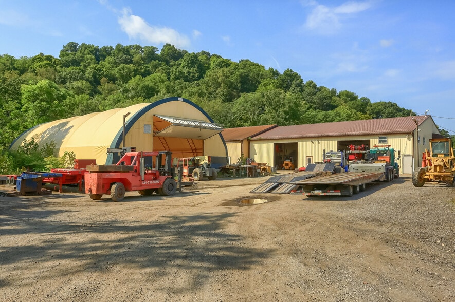 More Photos Of 740 Greensburg Rd, New Kensington Warehouse For Lease