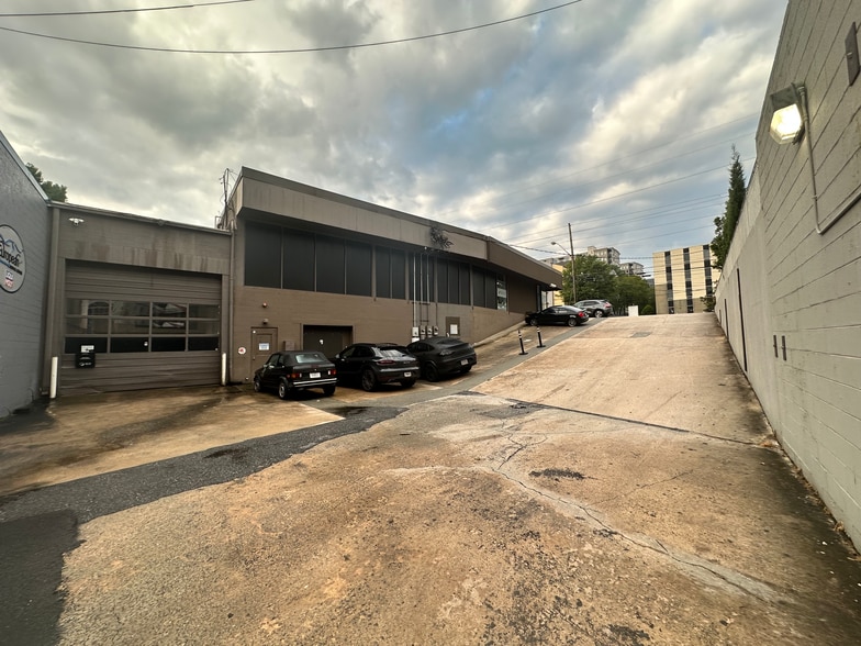More Photos Of 3097 Piedmont Rd NE, Atlanta Freestanding For Lease