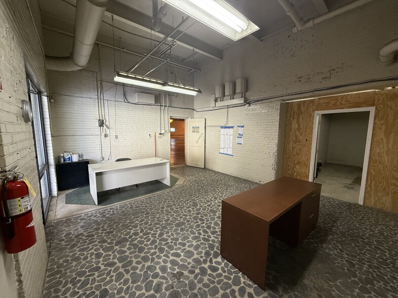 More Photos Of 422B N 3rd St, Albemarle Warehouse For Lease