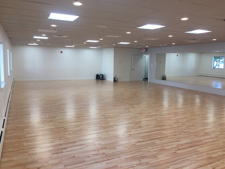 More Photos Of 6181 Thompson Rd, Syracuse Service For Lease