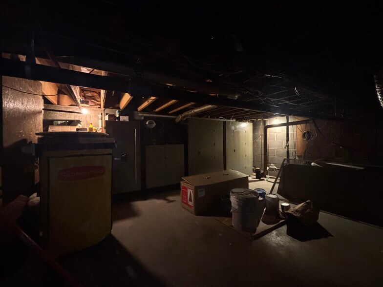 More Photos Of 41 Wendell Ave, Pittsfield Specialty For Sale
