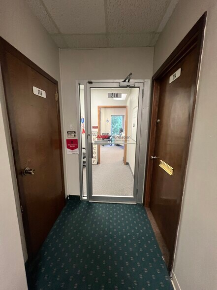 More Photos Of 520 S Pierce Ave, Mason City Medical For Sale