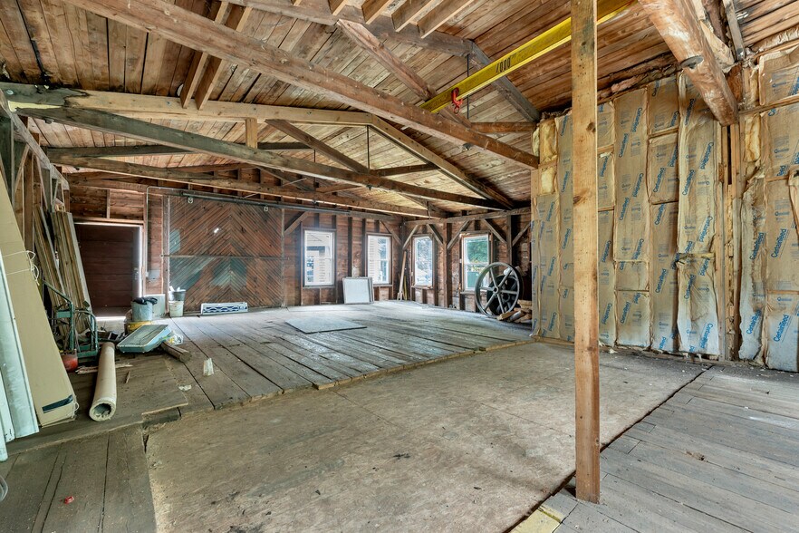 More Photos Of 22 Main St, Ashland Warehouse For Sale