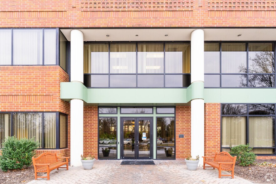 More Photos Of 1605 Valley Center Pkwy, Bethlehem Office For Sale
