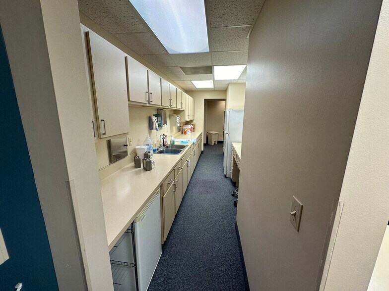 More Photos Of 1200 IL-121, Mount Zion Medical For Lease