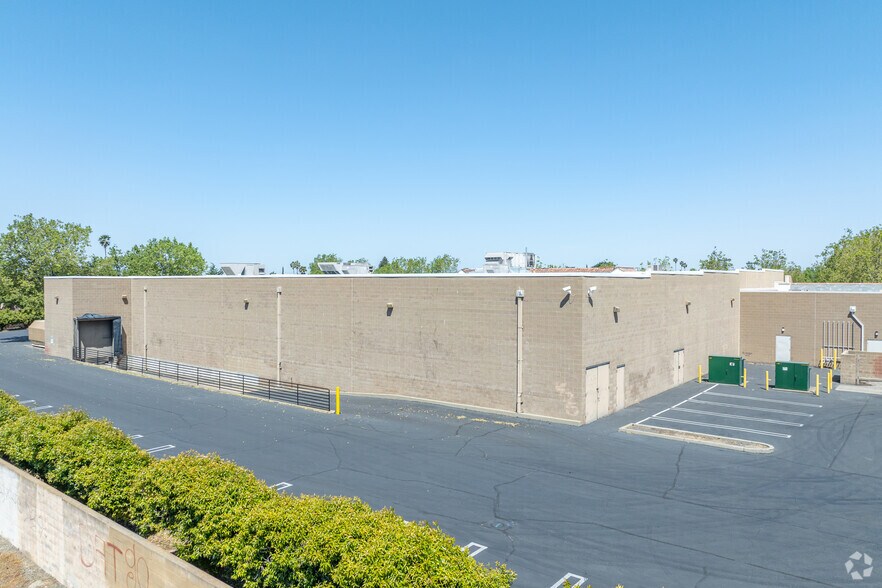 More Photos Of 7800-8010 Gerber Rd, Sacramento Unknown For Lease