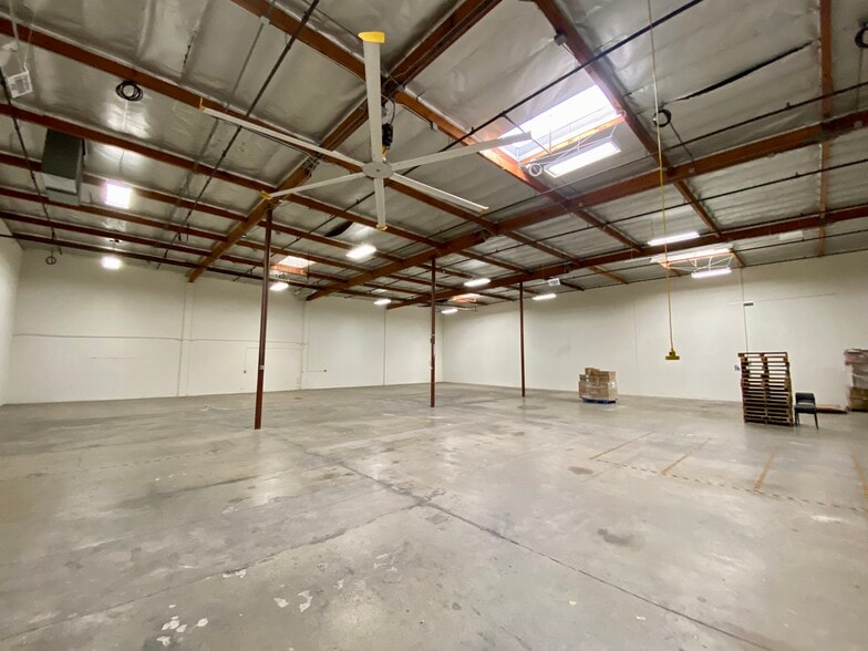 More Photos Of 14272 Chambers Rd, Tustin Warehouse For Lease