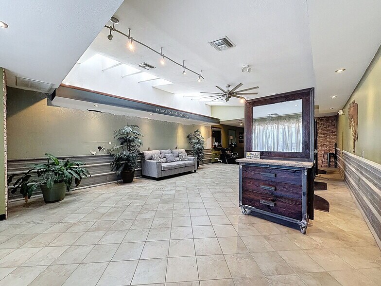 More Photos Of 13414 US Highway 19, Hudson Showroom For Lease