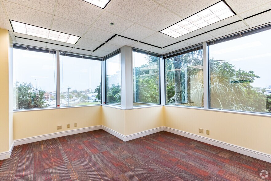 More Photos Of 2400 E Commercial Blvd, Fort Lauderdale Office For Lease