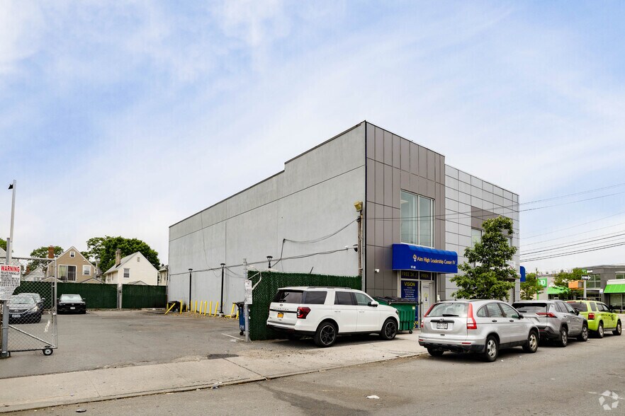 More Photos Of 9716 Rockaway Blvd, Ozone Park Freestanding For Lease