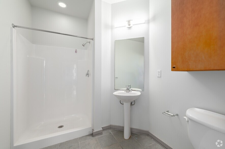 More Photos Of 2010-2020 Euclid Ave, Cleveland Apartments For Lease