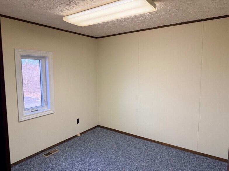 More Photos Of 1755 Sherwin Ct, Waterford Office Residential For Lease