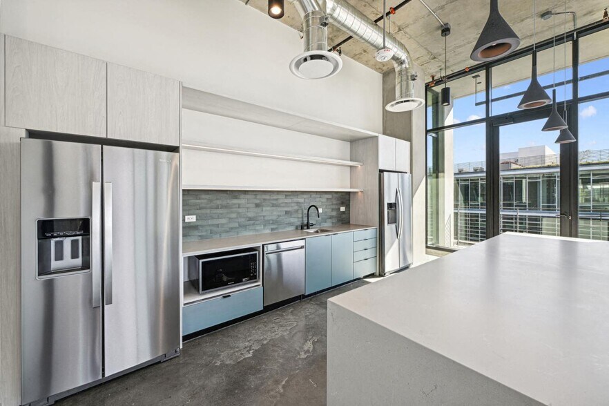 More Photos Of 2922 Crenshaw Blvd, Los Angeles Office For Lease