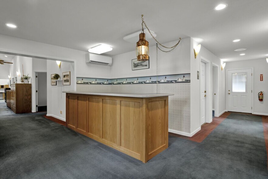 More Photos Of 1875 Highway 101, Florence Office For Sale