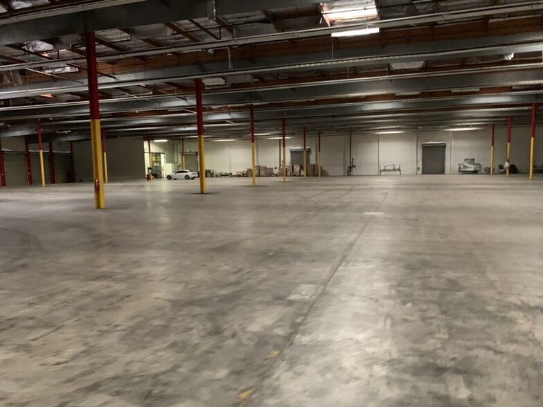 More Photos Of 2323 Main St, Irvine Warehouse For Lease