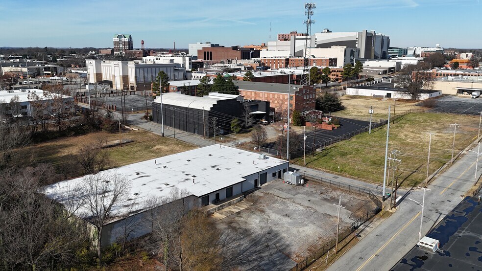 More Photos Of 318 E Grimes Ave, High Point Warehouse For Sale