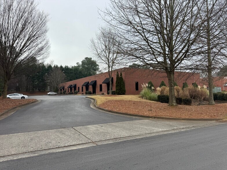 More Photos Of 6065 Parkway North Dr, Cumming Distribution For Sale