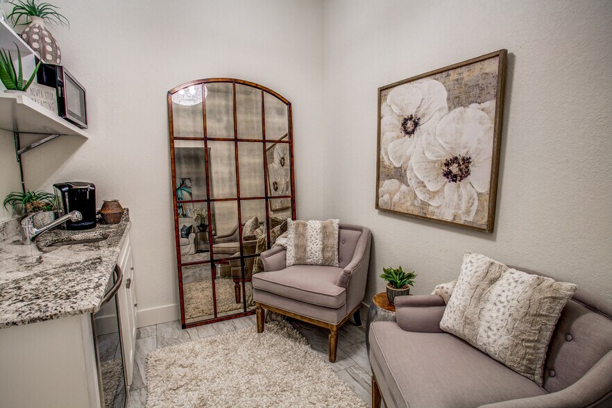 More Photos Of 2350 Bulverde Rd, Bulverde Hotel For Sale