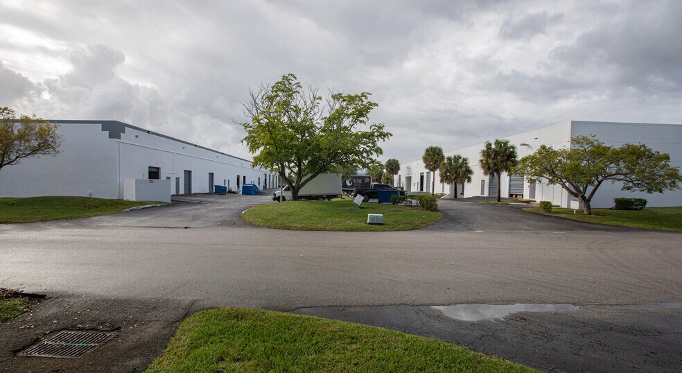 More Photos Of 3555-3569 NW 53rd Ct, Fort Lauderdale Unknown For Lease