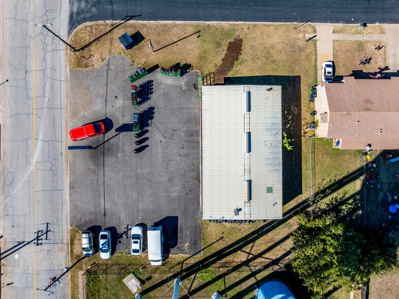 More Photos Of 1004 W Main St, Crowley Auto Repair For Sale