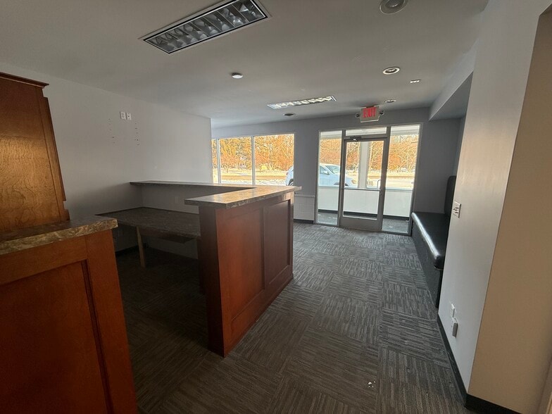 More Photos Of 1871 Gratiot Blvd, Marysville General Retail For Sale