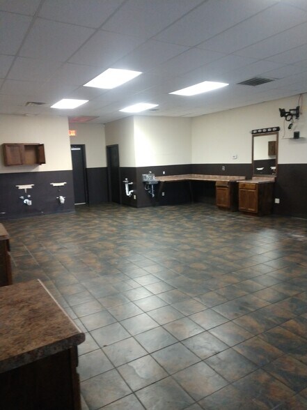 More Photos Of 4791 Hacks Cross Rd, Memphis Service Station For Lease