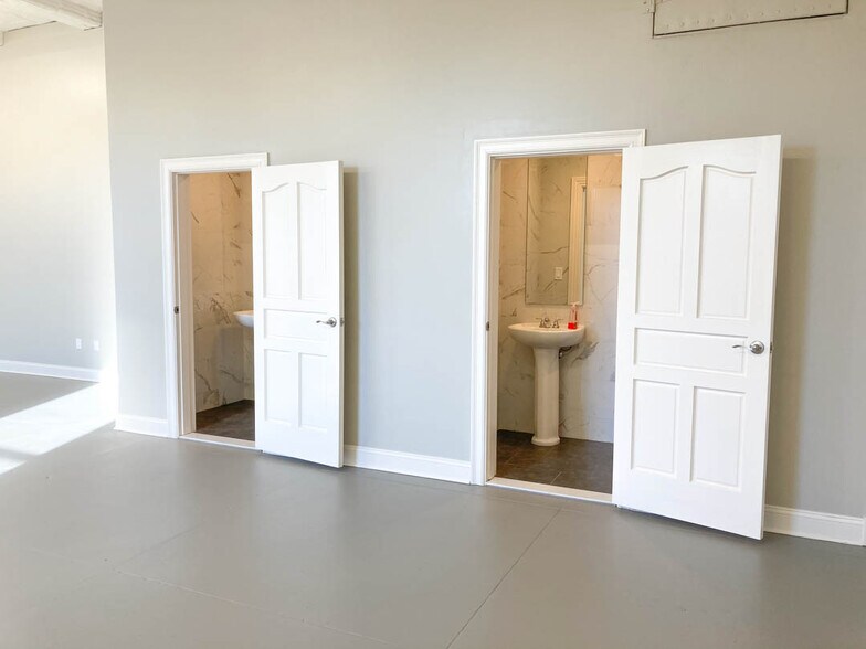 More Photos Of 145 Clove Rd, Staten Island Warehouse For Lease