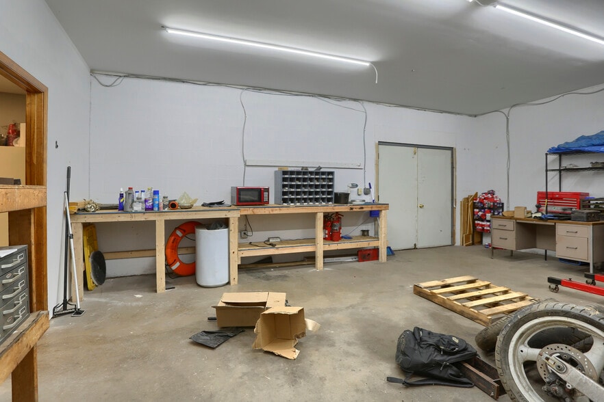 More Photos Of 164 W 4th St, Lewistown Auto Repair For Sale