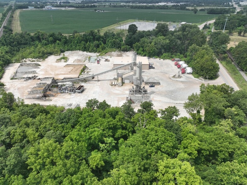 More Photos Of 5010 Old Alton Edwardsville Rd, Edwardsville Industrial For Sale