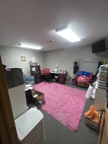 More Photos Of 126 Main St N, Lonsdale Storefront For Sale