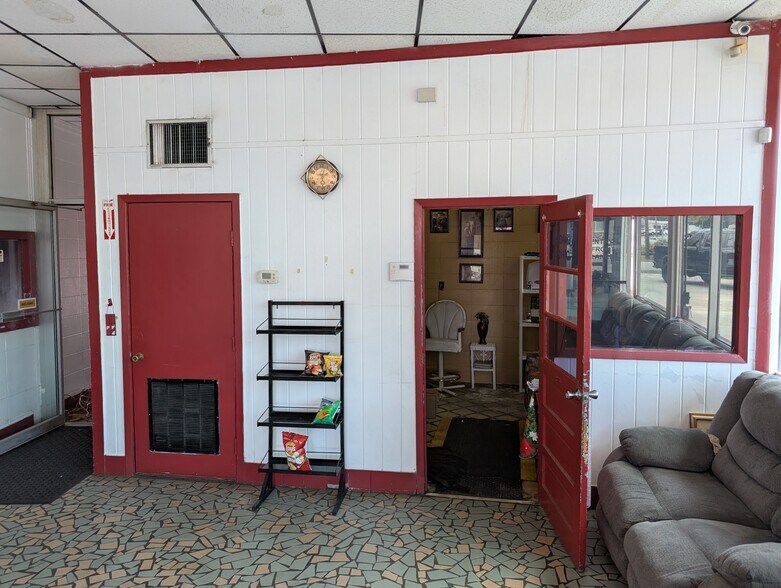 More Photos Of 1000 N Ashley St, Valdosta Auto Dealership For Sale