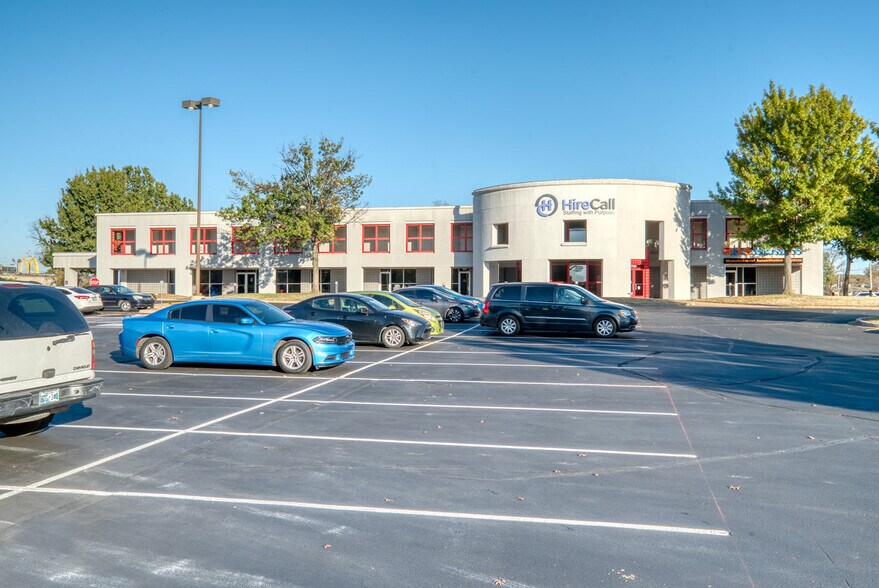 More Photos Of 7127-7133 Riverside Pky, Tulsa Office For Sale