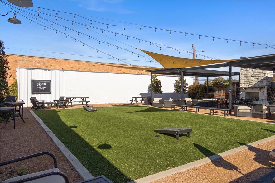 More Photos Of 508 N Center Ave, Brownwood Department Store For Sale