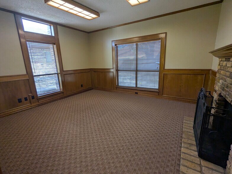 More Photos Of 304 Harwood Rd, Bedford Medical For Lease
