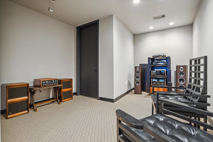 More Photos Of 5913 Washington Ave, Houston Office Residential For Sale
