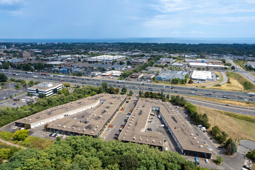 More Photos Of 461 N Service Rd W, Oakville Light Manufacturing For Lease