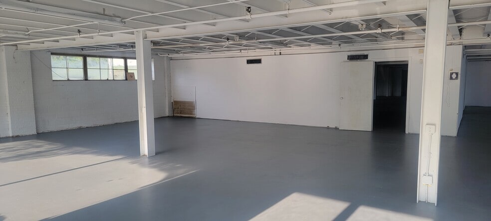 More Photos Of 585 11th St NW, Hickory Manufacturing For Sale