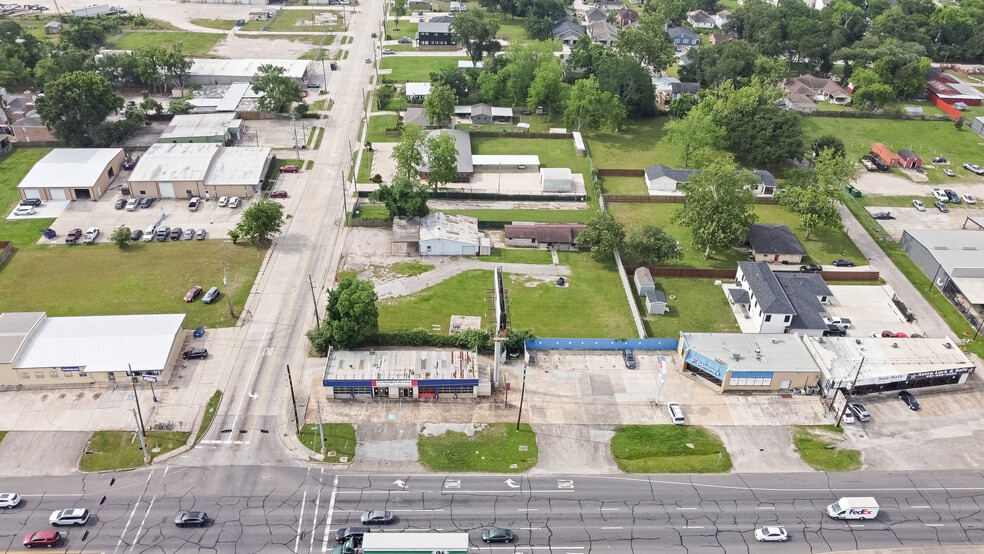 More Photos Of 1107 N Houston Ave, Humble Light Manufacturing For Sale