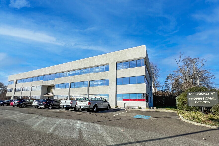 More Photos Of 400 Bayonet St, New London Medical For Sale